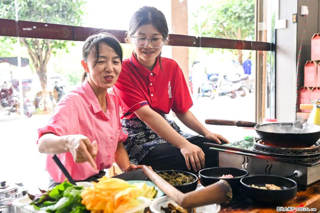 全网追的“扁担女孩”,找了一份暑假工,时薪12元 - 佛山生活资讯 - 佛山28生活网 fs.28life.com