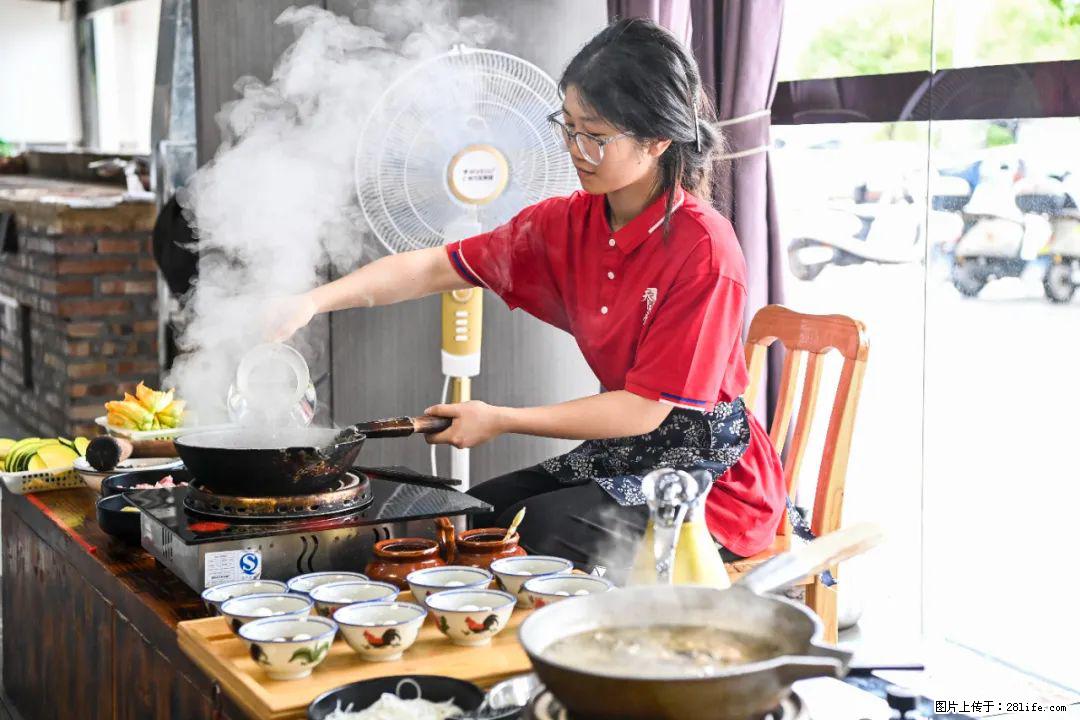 全网追的“扁担女孩”,找了一份暑假工,时薪12元 - 佛山生活资讯 - 佛山28生活网 fs.28life.com